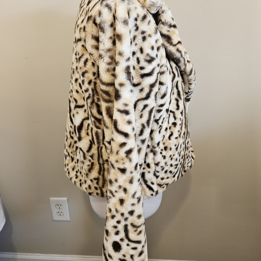 Cheetah open front cardigan coat size med. - Picture 10 of 16